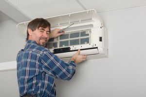 Instal·lació d’un aparell d’aire condicionat en un apartament