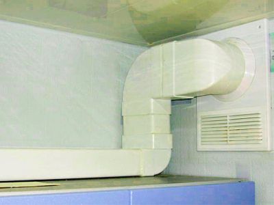 Un exemple de la disposició de la ventilació del conducte a partir de la construcció d’elements rectangulars (sala de cuina)